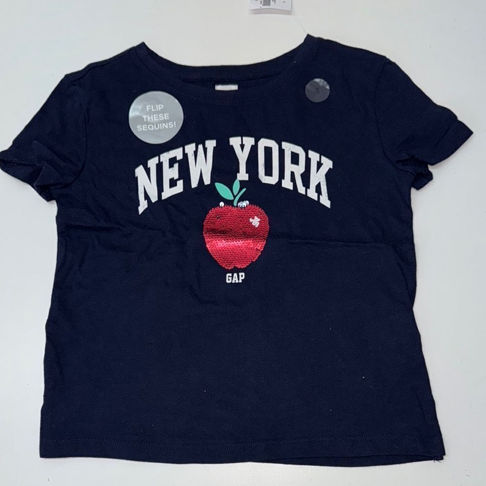 🔥GAP Blue Short Sleeve Tee with New York Apple Design Sz s 6-7